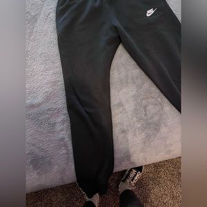 i’m selling sweatpants and they’re black and hardly worn
